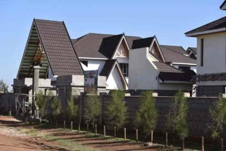 4 bedroom townhouse for sale in membley vcdcf